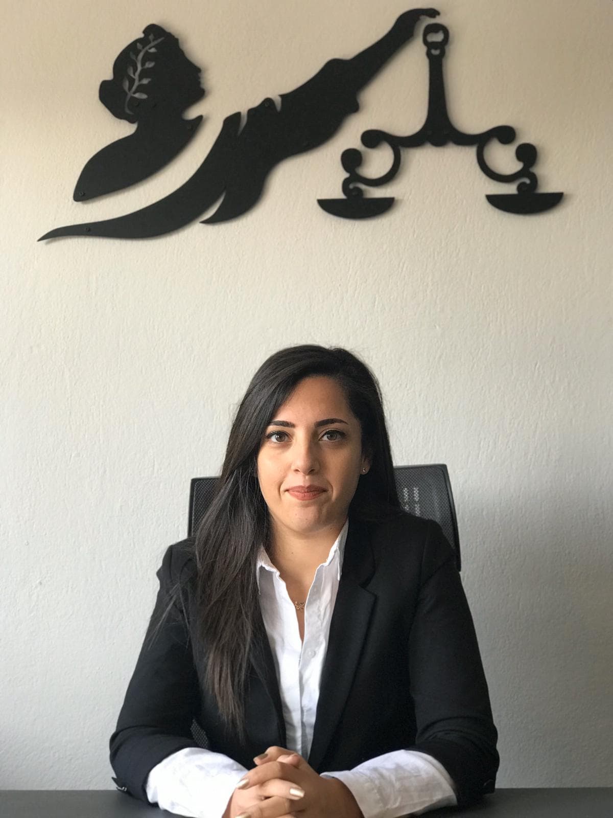 Arb. Av. Bensu Boztepe Çat - Profesyonel Profil Fotoğrafı